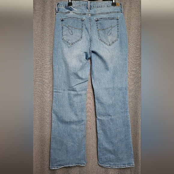 Jordache Mid Rise Curvy Bootcut Jeans Medium Wash Enzyme Size 14 New NWOT - Picture 5 of 13